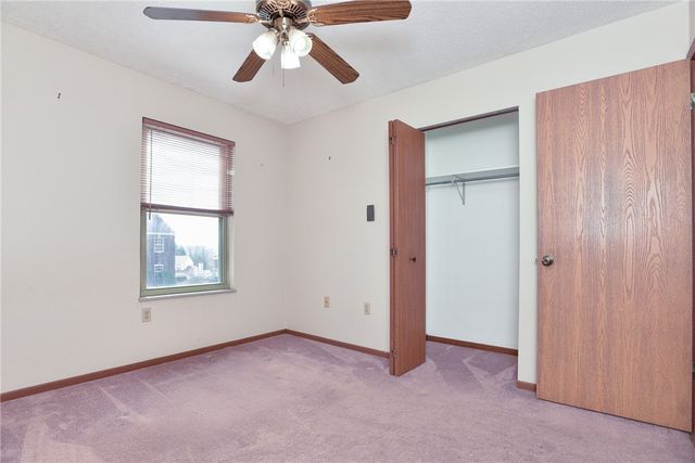 547 Cresthaven Dr, Plum Boro, PA 15239