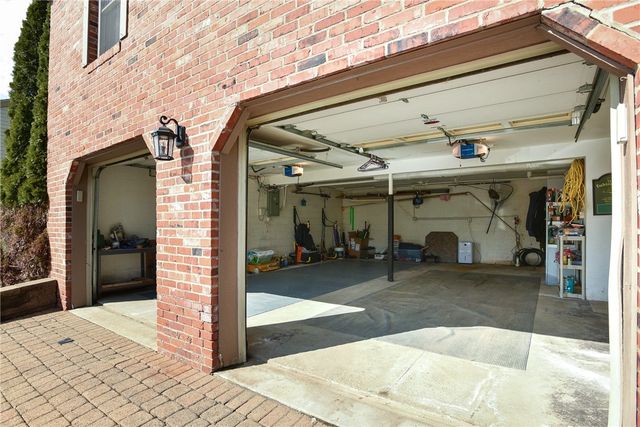 547 Cresthaven Dr, Plum Boro, PA 15239