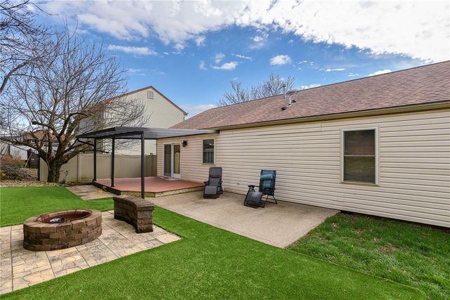 547 Cresthaven Dr, Plum Boro, PA 15239