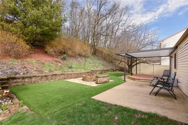 547 Cresthaven Dr, Plum Boro, PA 15239