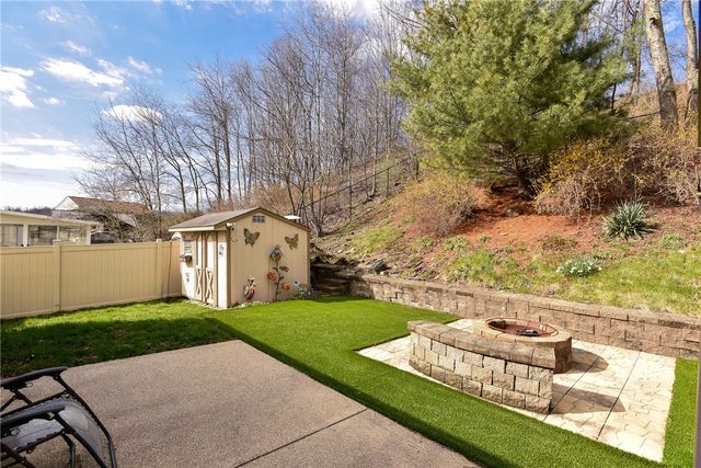 547 Cresthaven Dr, Plum Boro, PA 15239