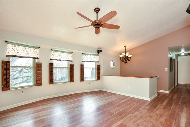 547 Cresthaven Dr, Plum Boro, PA 15239