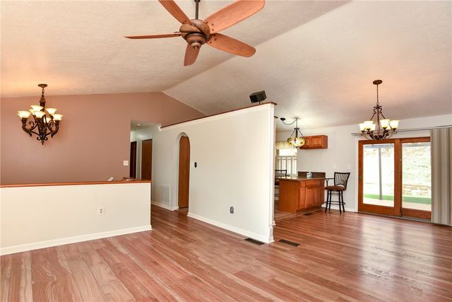 547 Cresthaven Dr, Plum Boro, PA 15239