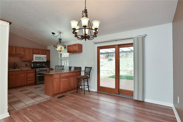 547 Cresthaven Dr, Plum Boro, PA 15239