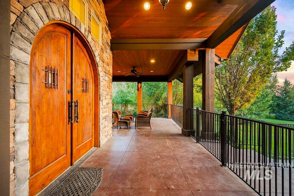 3598 N Timber Ridge Ln, Eagle, ID 83616 photo 4