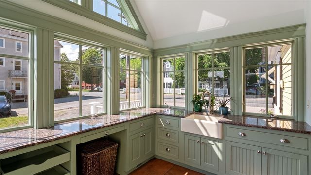 435 Main Street, Amesbury, MA 01913
