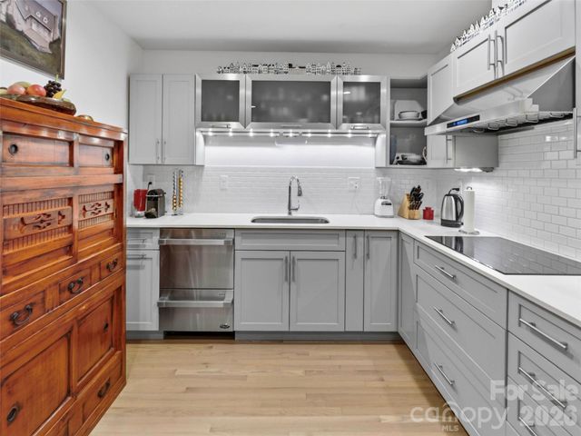 52 Melody Lane, Saluda, NC 28773