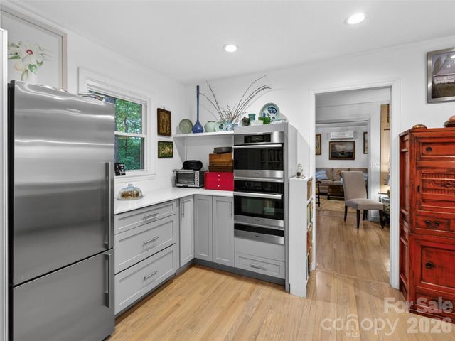 52 Melody Lane, Saluda, NC 28773