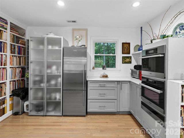 52 Melody Lane, Saluda, NC 28773