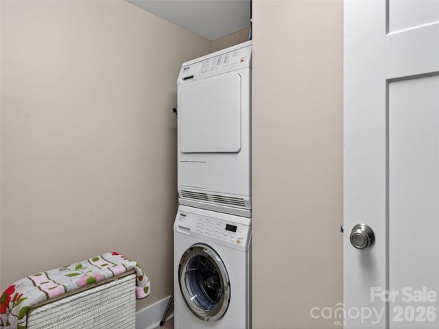 52 Melody Lane, Saluda, NC 28773