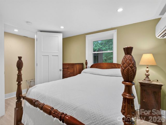 52 Melody Lane, Saluda, NC 28773