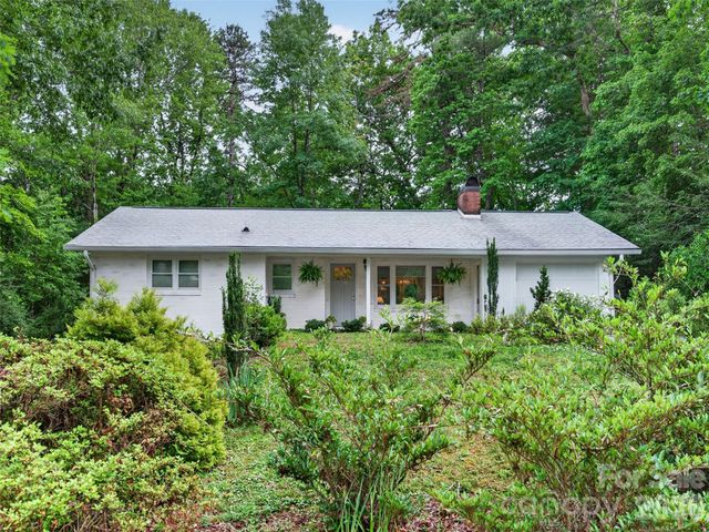 52 Melody Lane, Saluda, NC 28773