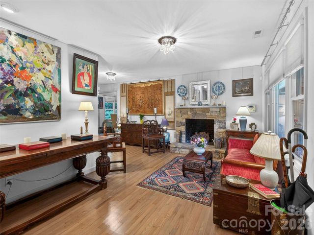 52 Melody Lane, Saluda, NC 28773