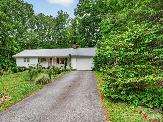 52 Melody Lane, Saluda, NC 28773