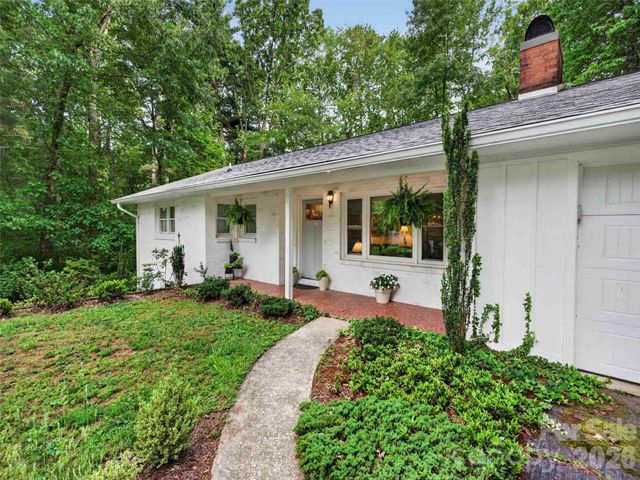 52 Melody Lane, Saluda, NC 28773