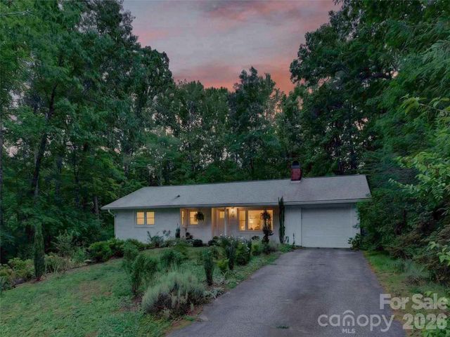 52 Melody Lane, Saluda, NC 28773