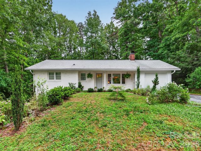 52 Melody Lane, Saluda, NC 28773