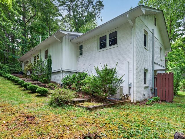 52 Melody Lane, Saluda, NC 28773