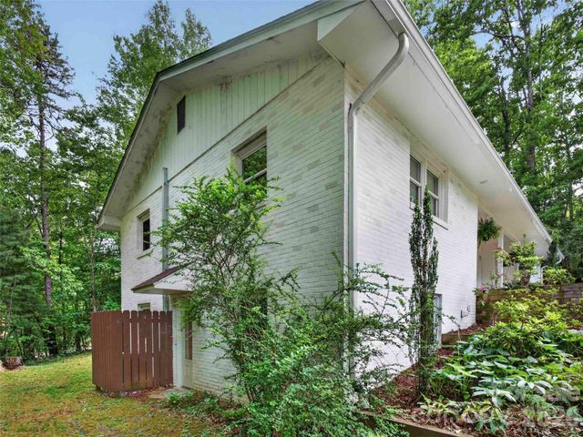 52 Melody Lane, Saluda, NC 28773