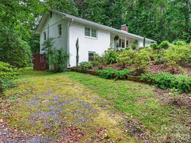 52 Melody Lane, Saluda, NC 28773