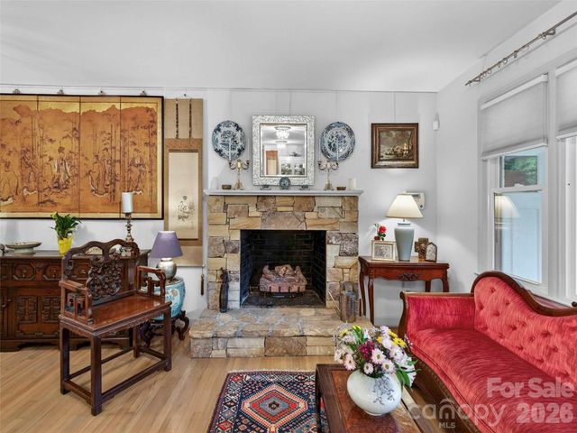 52 Melody Lane, Saluda, NC 28773