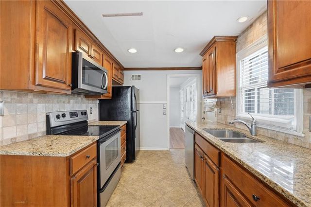 4514 W 72nd Street, Prairie Village, KS 66208