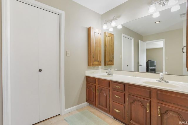 7850 Brookshire Court, Evansville, IN 47715