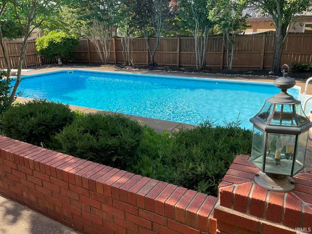 7850 Brookshire Court, Evansville, IN 47715