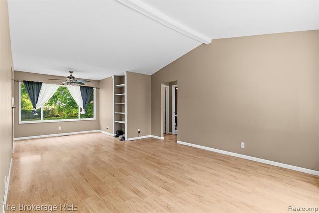 6509 Silver Lake Road, Linden, MI 48451