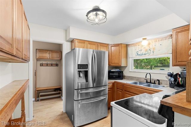6509 Silver Lake Road, Linden, MI 48451