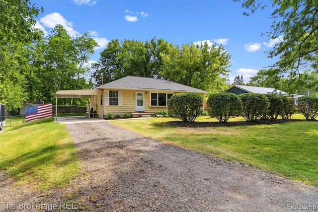 6509 Silver Lake Road, Linden, MI 48451