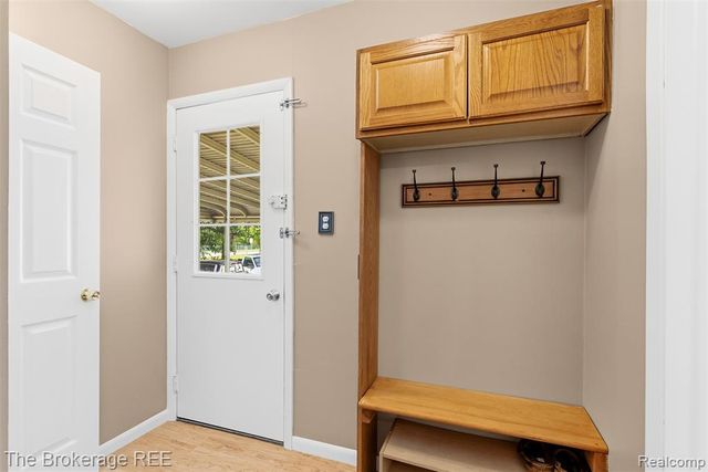 6509 Silver Lake Road, Linden, MI 48451