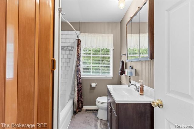 6509 Silver Lake Road, Linden, MI 48451