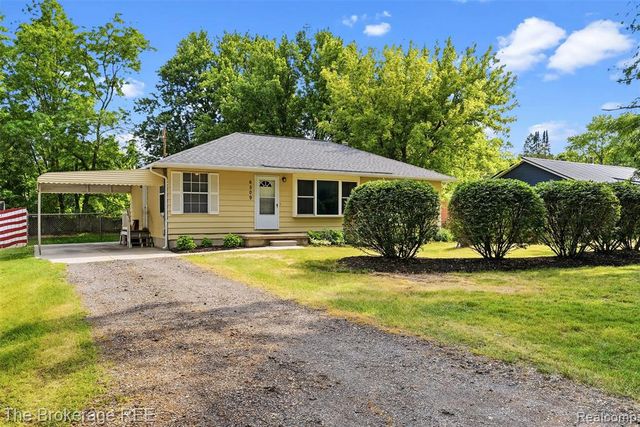 6509 Silver Lake Road, Linden, MI 48451
