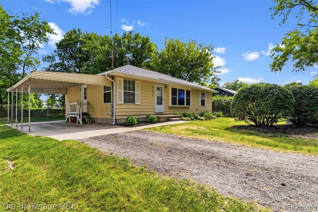 6509 Silver Lake Road, Linden, MI 48451