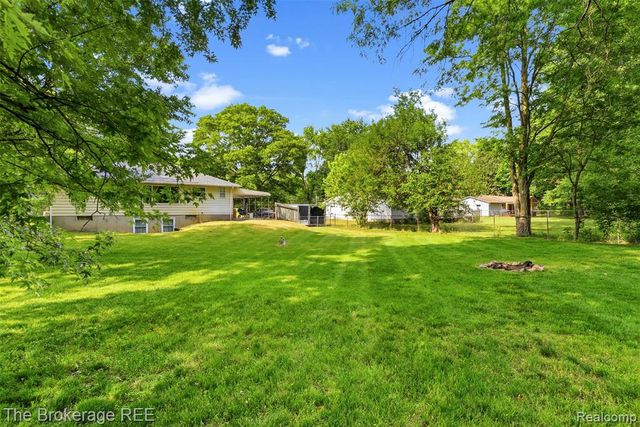 6509 Silver Lake Road, Linden, MI 48451