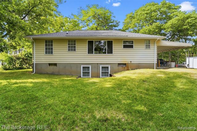 6509 Silver Lake Road, Linden, MI 48451