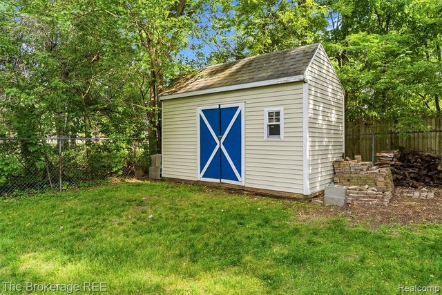 6509 Silver Lake Road, Linden, MI 48451