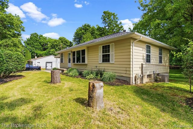 6509 Silver Lake Road, Linden, MI 48451