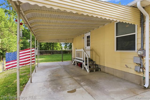6509 Silver Lake Road, Linden, MI 48451