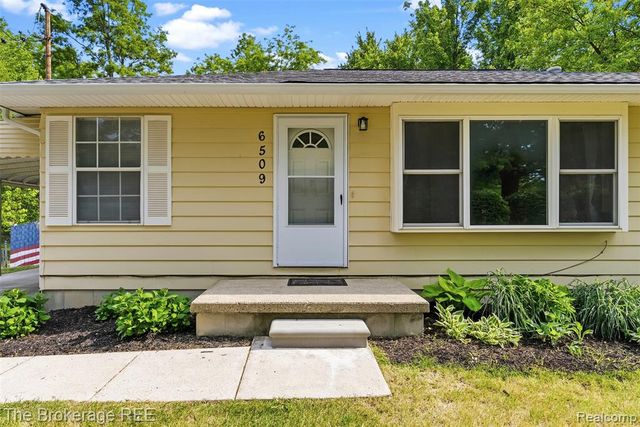 6509 Silver Lake Road, Linden, MI 48451