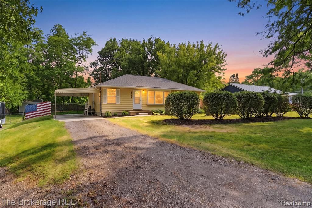 6509 Silver Lake Road, Linden, MI 48451