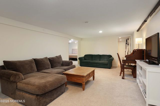 530 E Woodland Avenue, Toms River, NJ 08753
