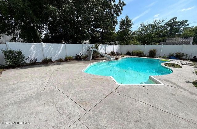 530 E Woodland Avenue, Toms River, NJ 08753