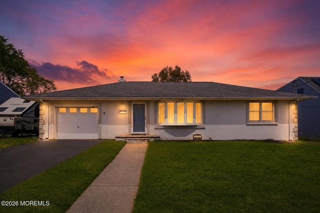530 E Woodland Avenue, Toms River, NJ 08753