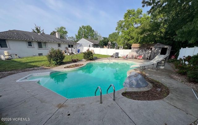 530 E Woodland Avenue, Toms River, NJ 08753