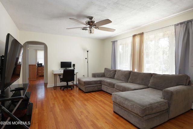 530 E Woodland Avenue, Toms River, NJ 08753