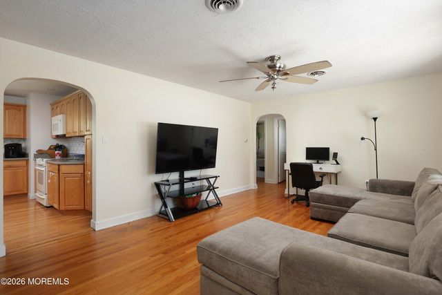 530 E Woodland Avenue, Toms River, NJ 08753