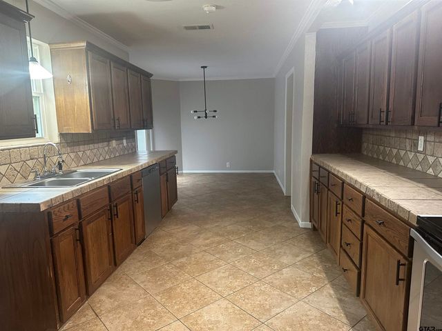 1507 Hillcrest, Jacksonville, TX 75766