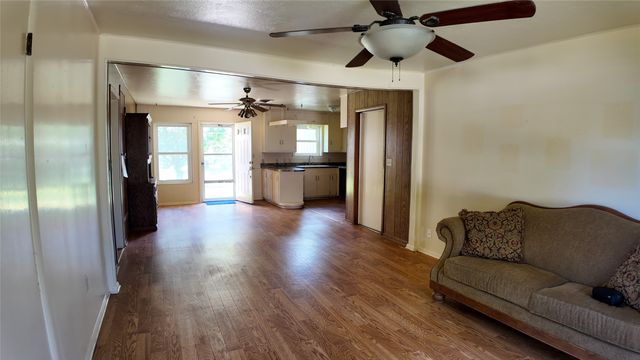 1807 W. Proctor Dr., Goldthwaite, TX 76844